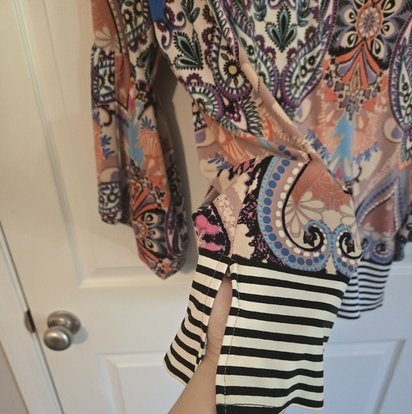 NWT MELISSA PAIGE COLORFUL STRETCH V-NECK TOP, 2X - Picture 5 of 8